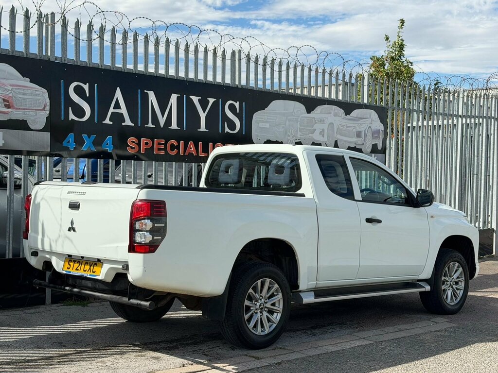 Mitsubishi L200 Double Cab Di-d 150 Barbarian X 4Wd White #17