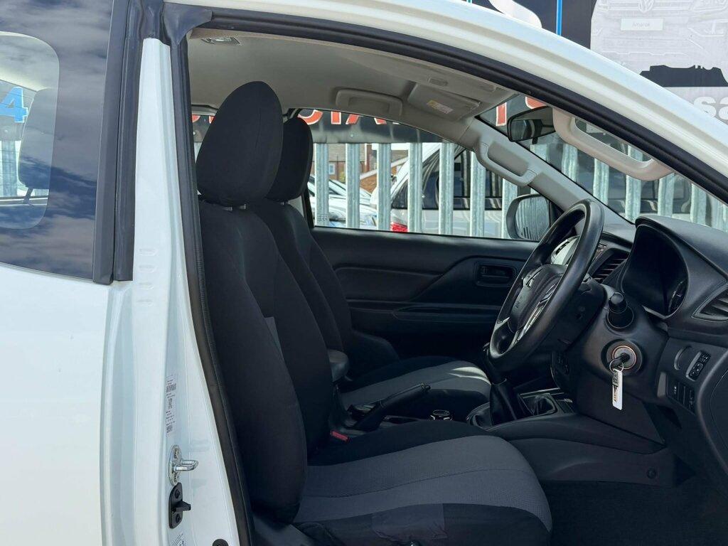 Mitsubishi L200 Double Cab Di-d 150 Barbarian X 4Wd White #12