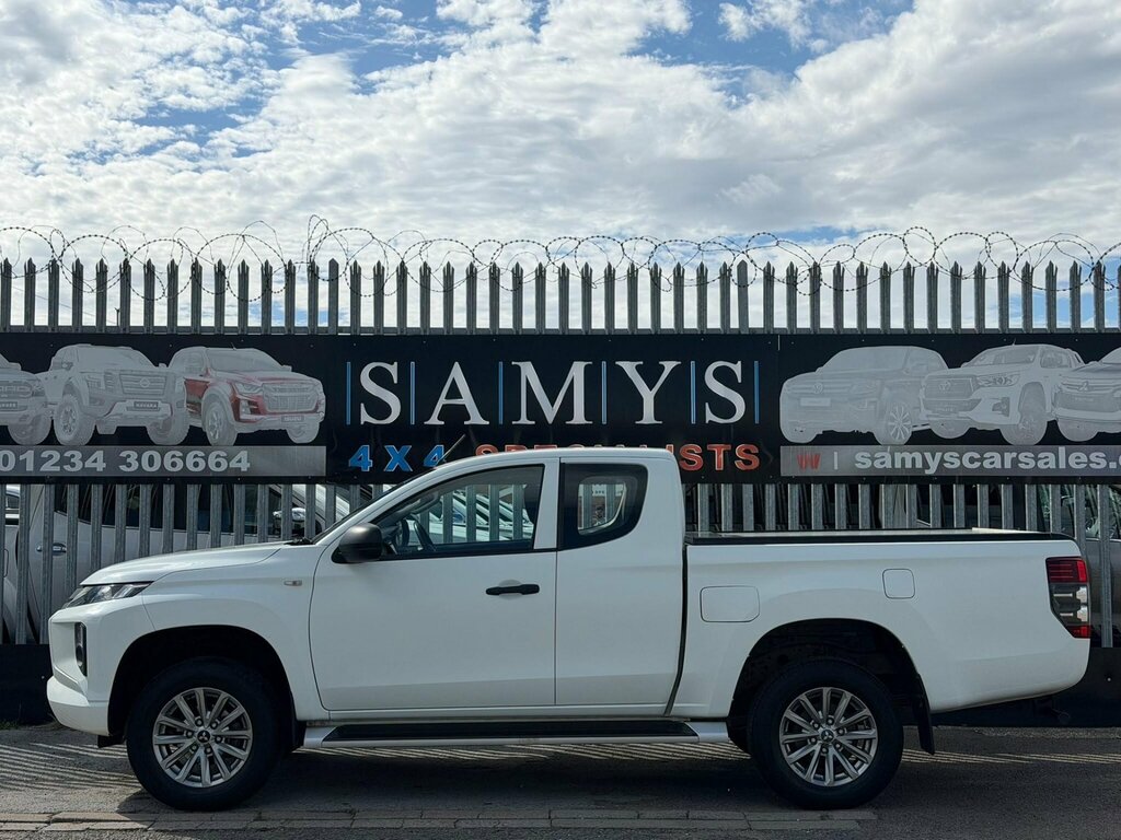 Mitsubishi L200 Double Cab Di-d 150 Barbarian X 4Wd White #7