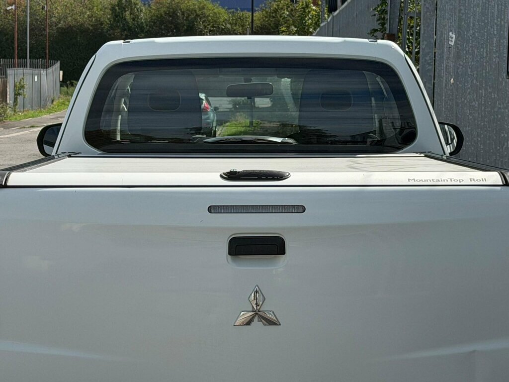 Mitsubishi L200 Double Cab Di-d 150 Barbarian X 4Wd White #9