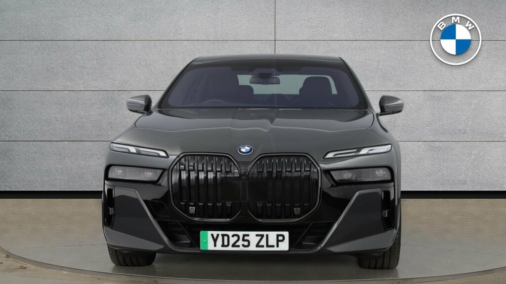 BMW i7 Saloon Blue #32