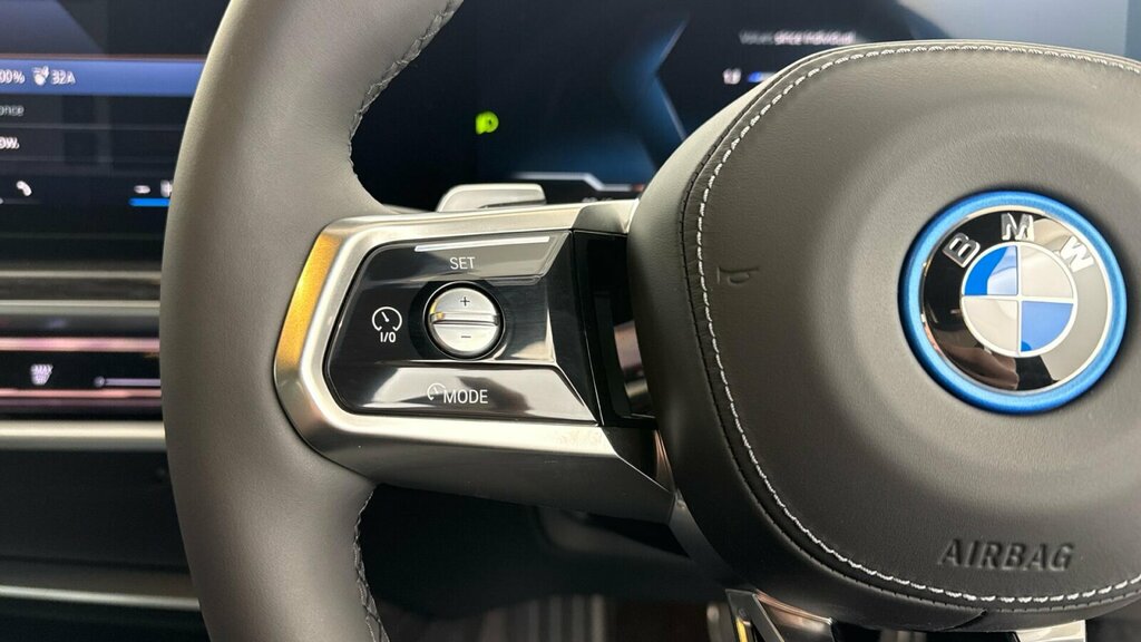 BMW i7 Saloon Blue #33