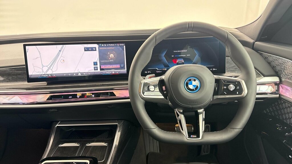 BMW i7 Saloon Blue #10