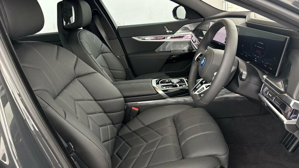 BMW i7 Saloon Blue #22