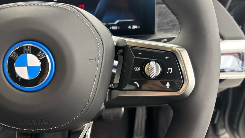 BMW i7 Saloon Blue #36