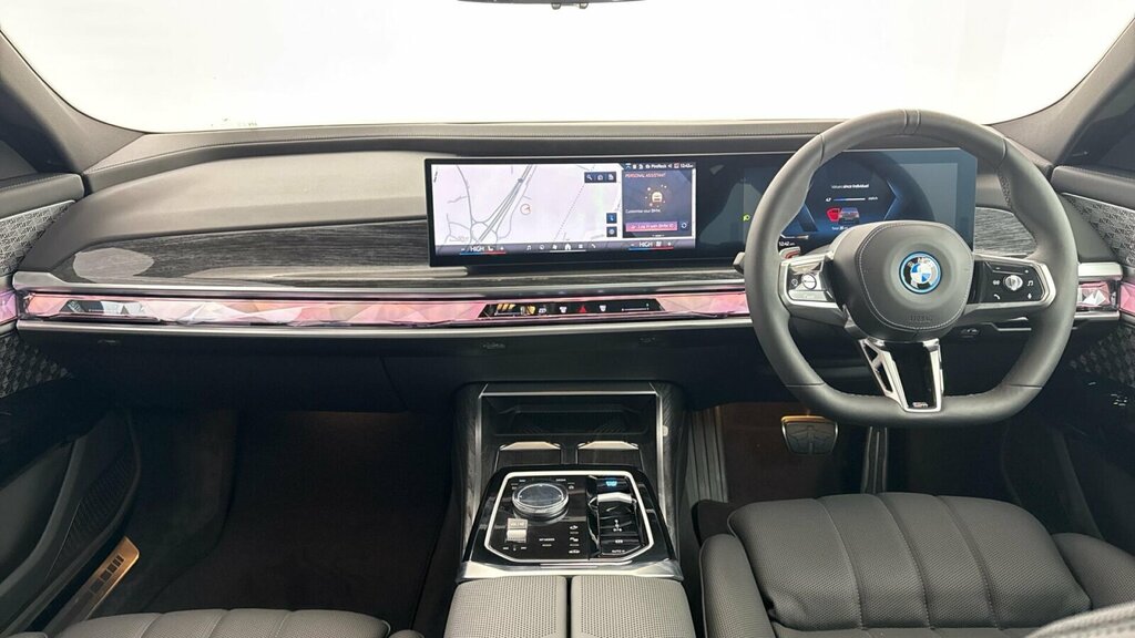 BMW i7 Saloon Blue #8