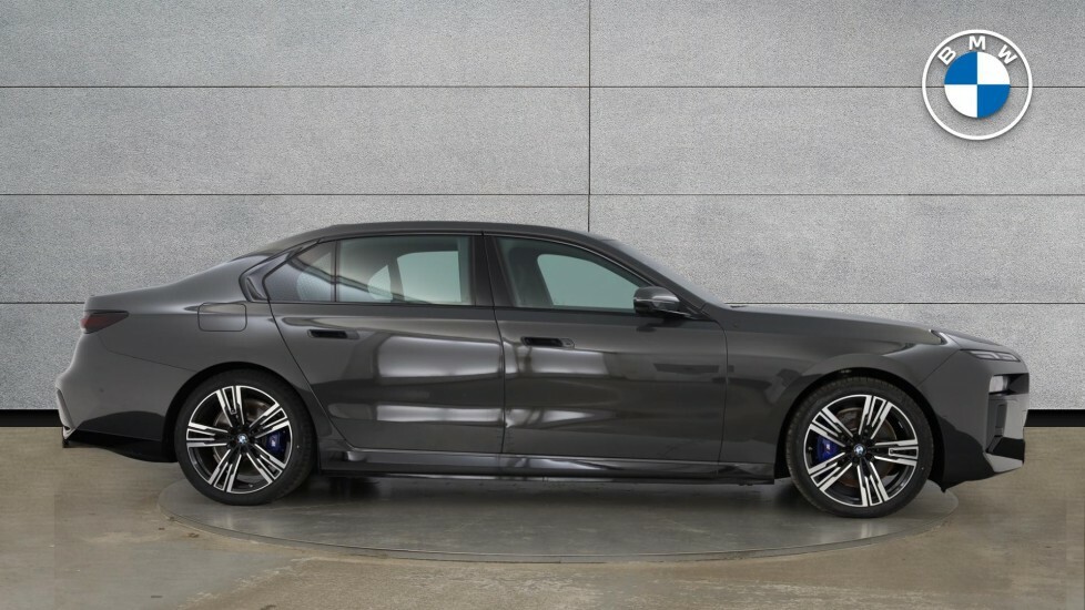 BMW i7 Saloon Blue #5