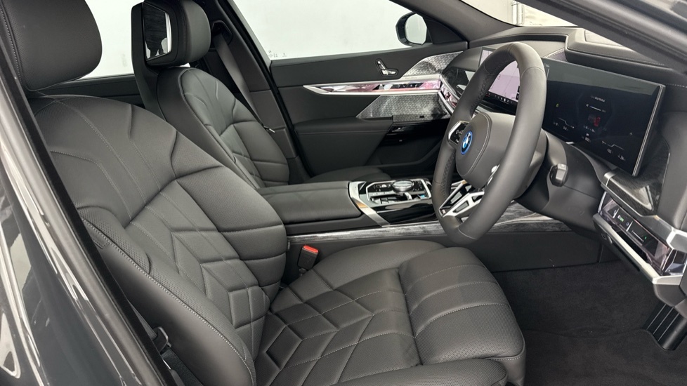 BMW i7 Saloon Blue #21