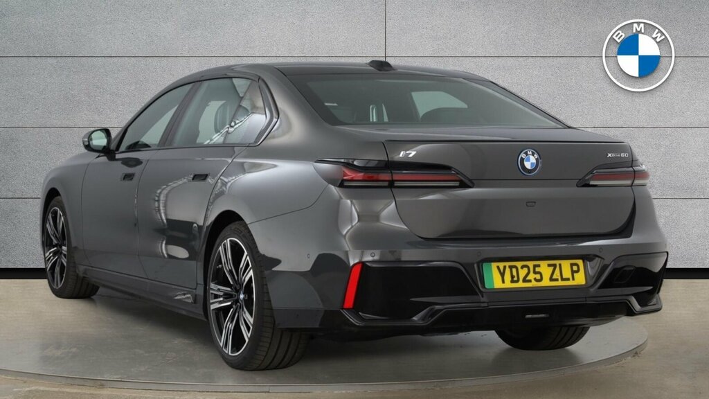 BMW i7 Saloon Blue #4