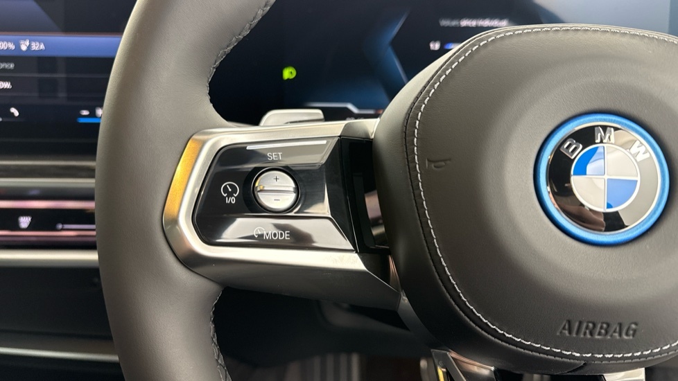 BMW i7 Saloon Blue #34