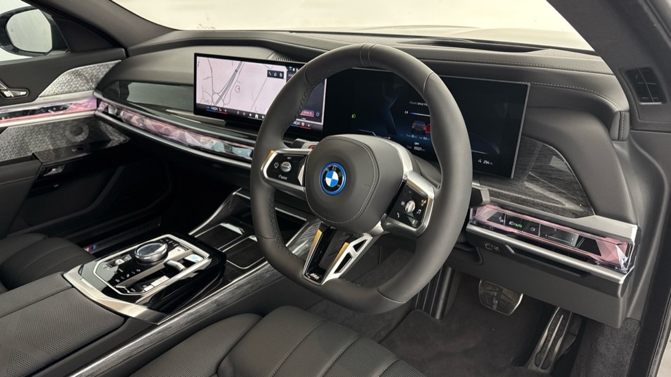 BMW i7 Saloon Blue #12