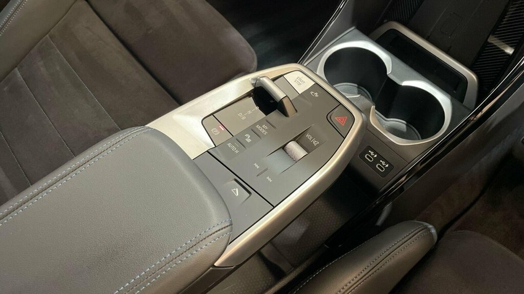 BMW iX2 U10 Edrive20 M Sport White #10
