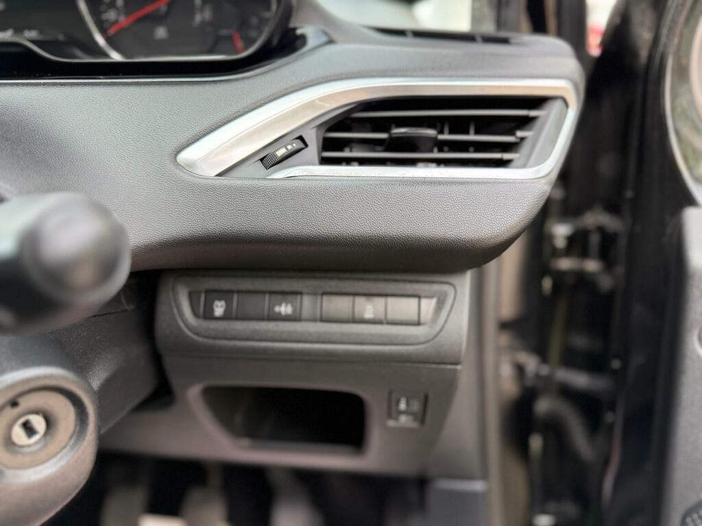 Peugeot 208 208 Active Grey #40