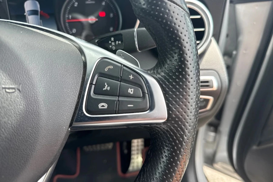 Mercedes-Benz GLC Class 2018 18 2.1 #25