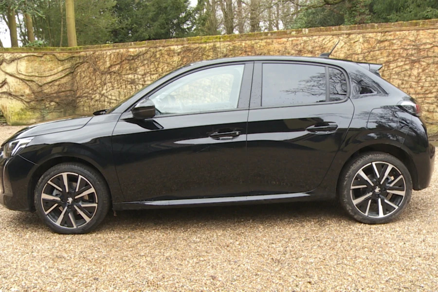 Peugeot 208 208 1.2 Puretech 100 Active Premium Hatchbac Black