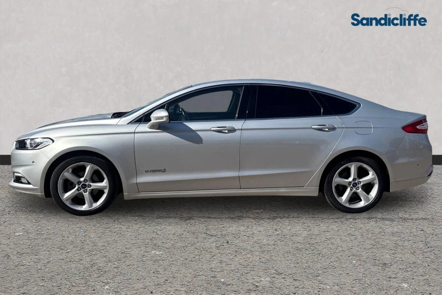 Ford Mondeo Hatchback Blue #7