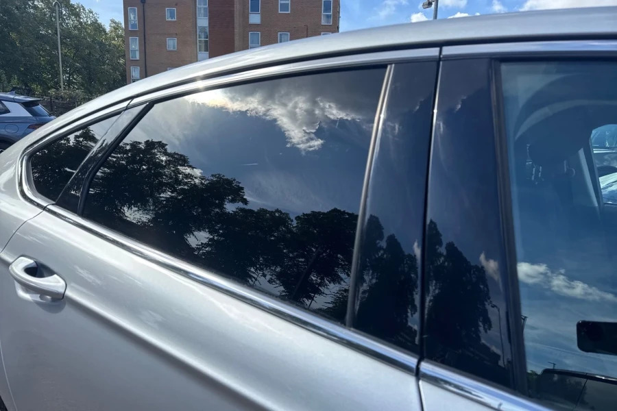 Ford Mondeo Hatchback Blue #38