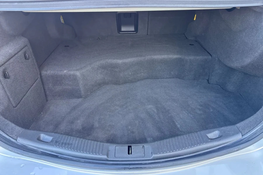 Ford Mondeo Hatchback Blue #14