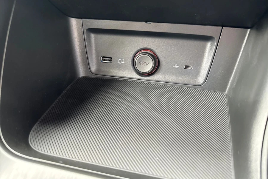 MG ZS 1.5 Se White #24
