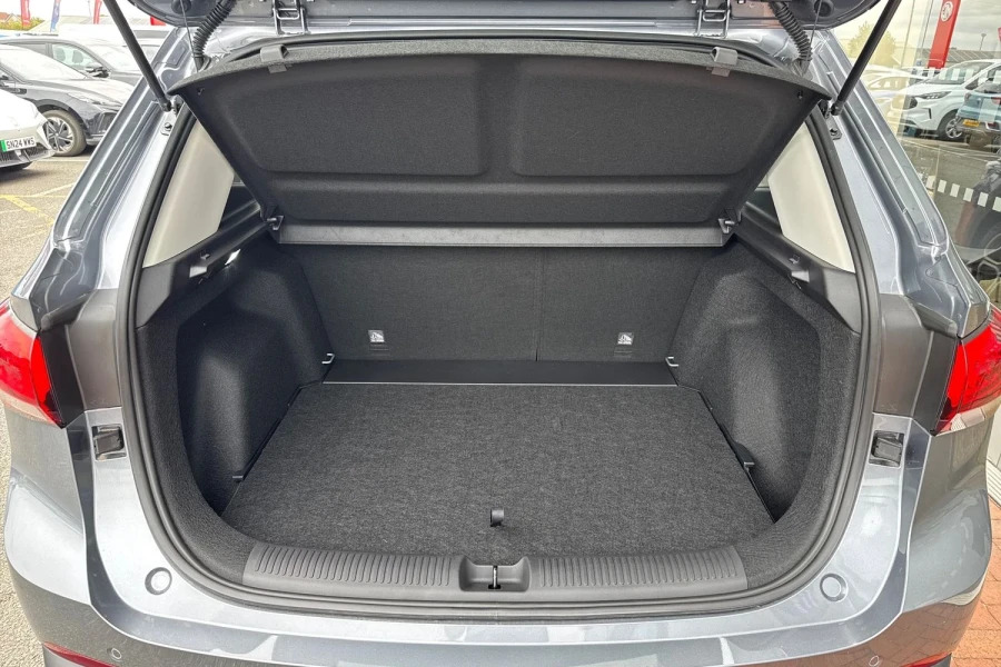 MG ZS 1.5 Se White #14