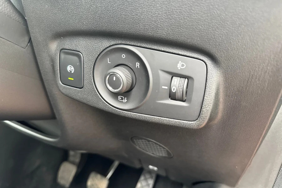 MG ZS 1.5 Se White #33