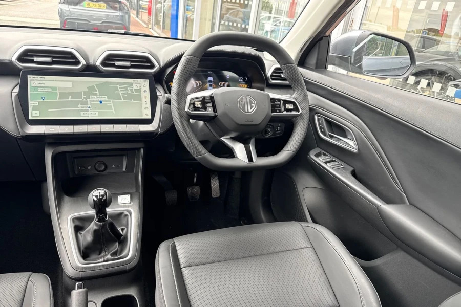 MG ZS 1.5 Se White #38