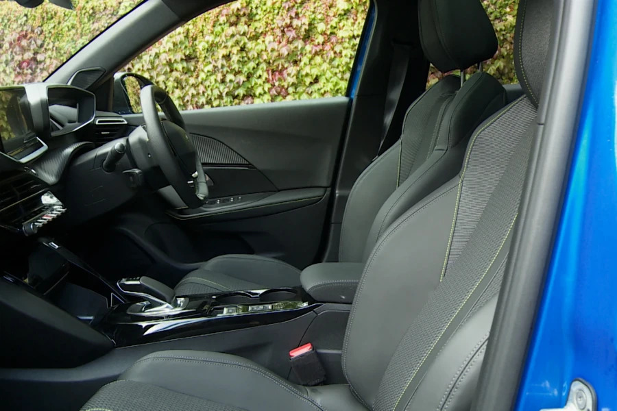 Peugeot e-2008 2008 100Kw Gt 50Kwh Estate Grey #2