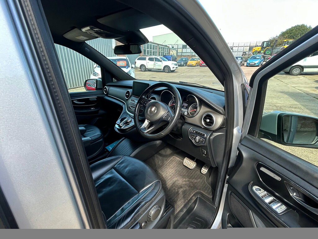 Mercedes-Benz V Class Mpv Silver #14
