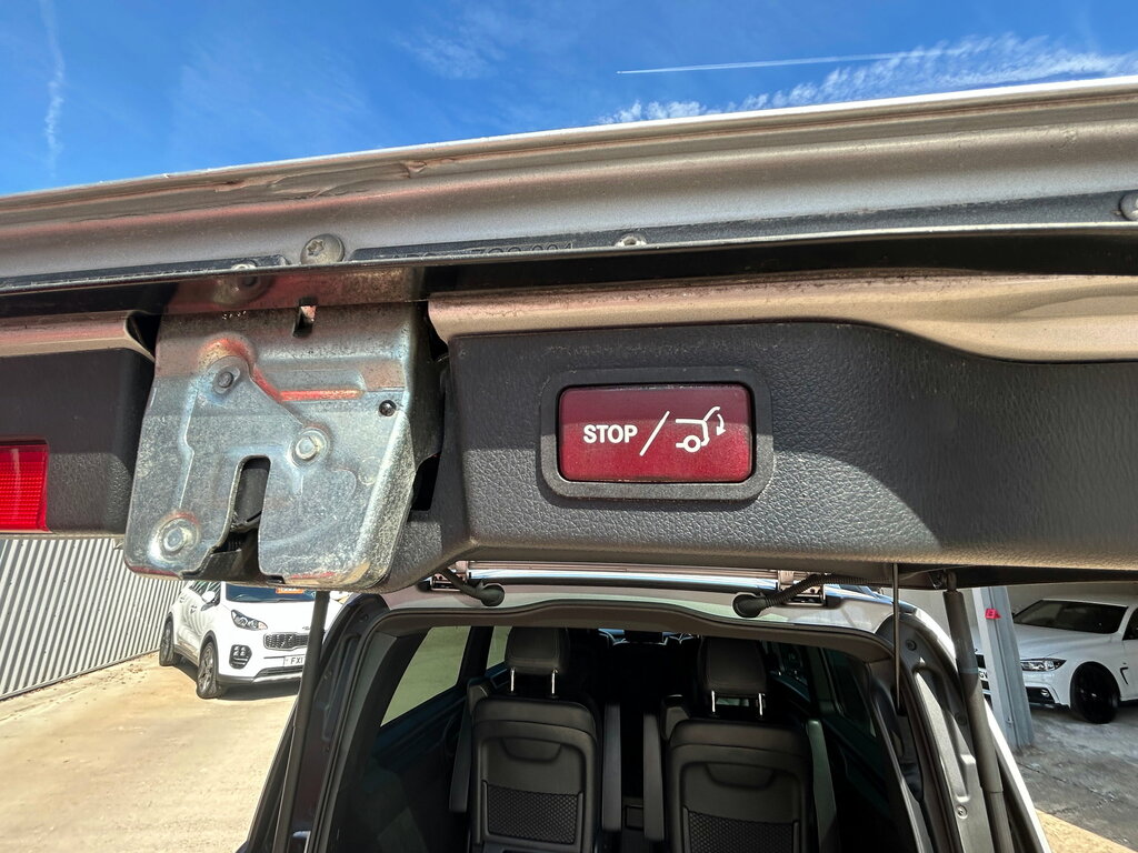 Mercedes-Benz V Class Mpv Silver #28