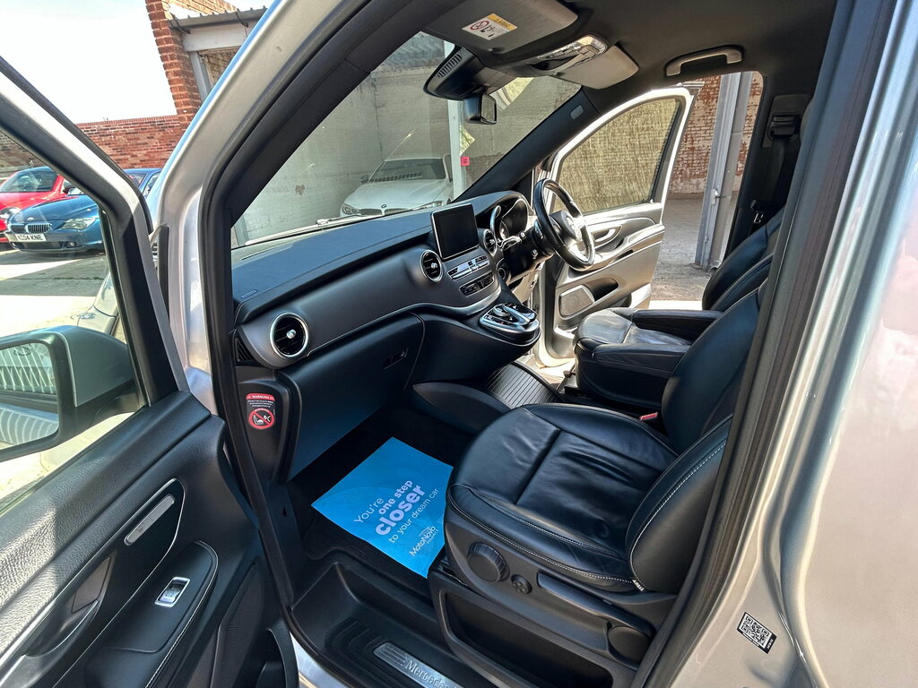 Mercedes-Benz V Class Mpv Silver #21