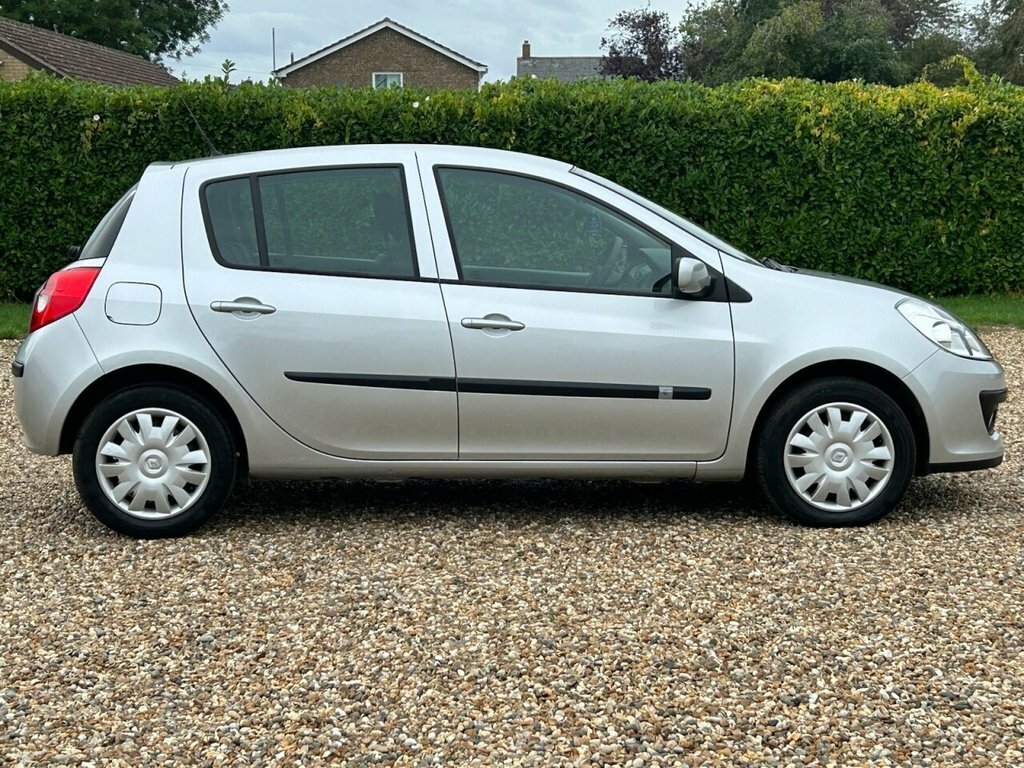 Renault Clio 1.5L 1.5 Dci Dynamique Black #64