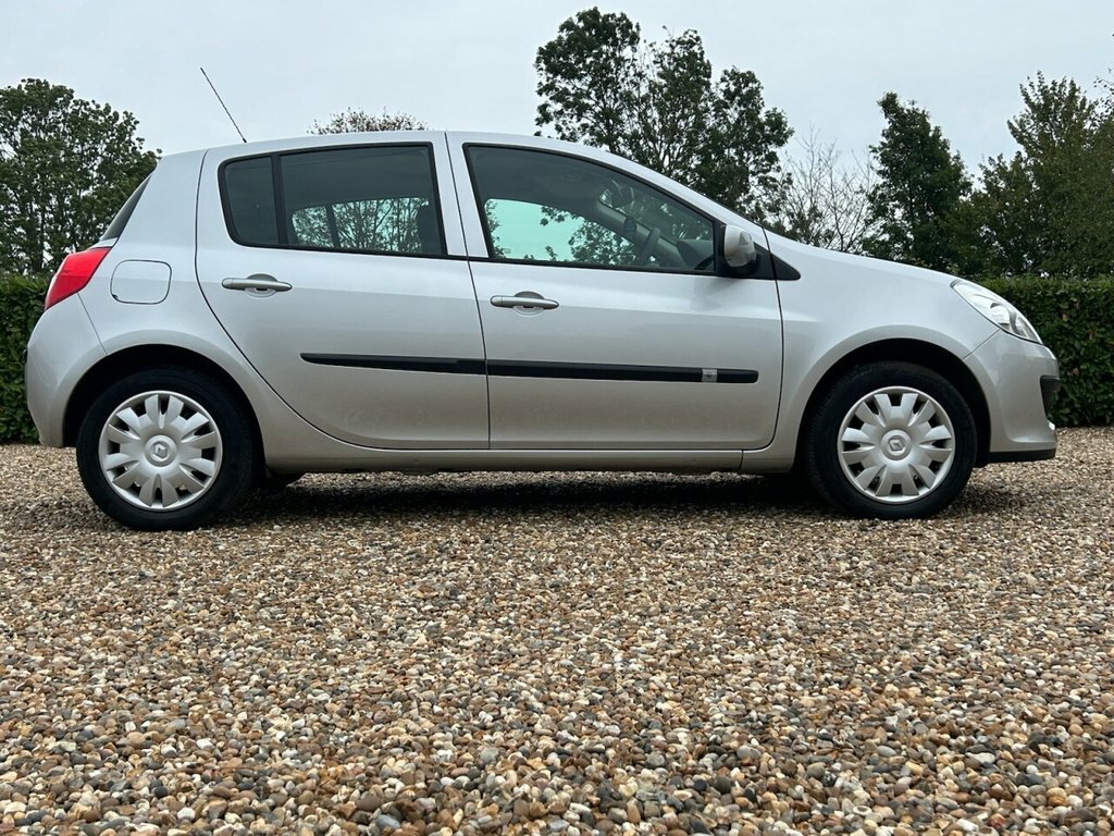 Renault Clio 1.5L 1.5 Dci Dynamique Black #2