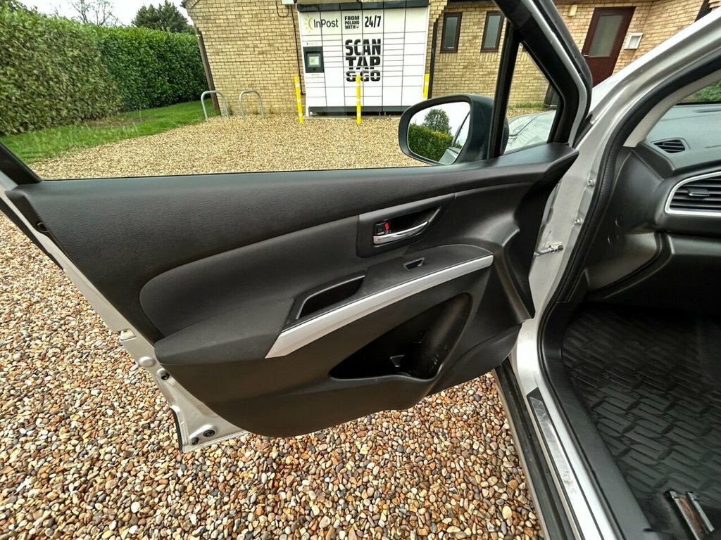 Suzuki SX4 S Cross Hatchback Silver #38