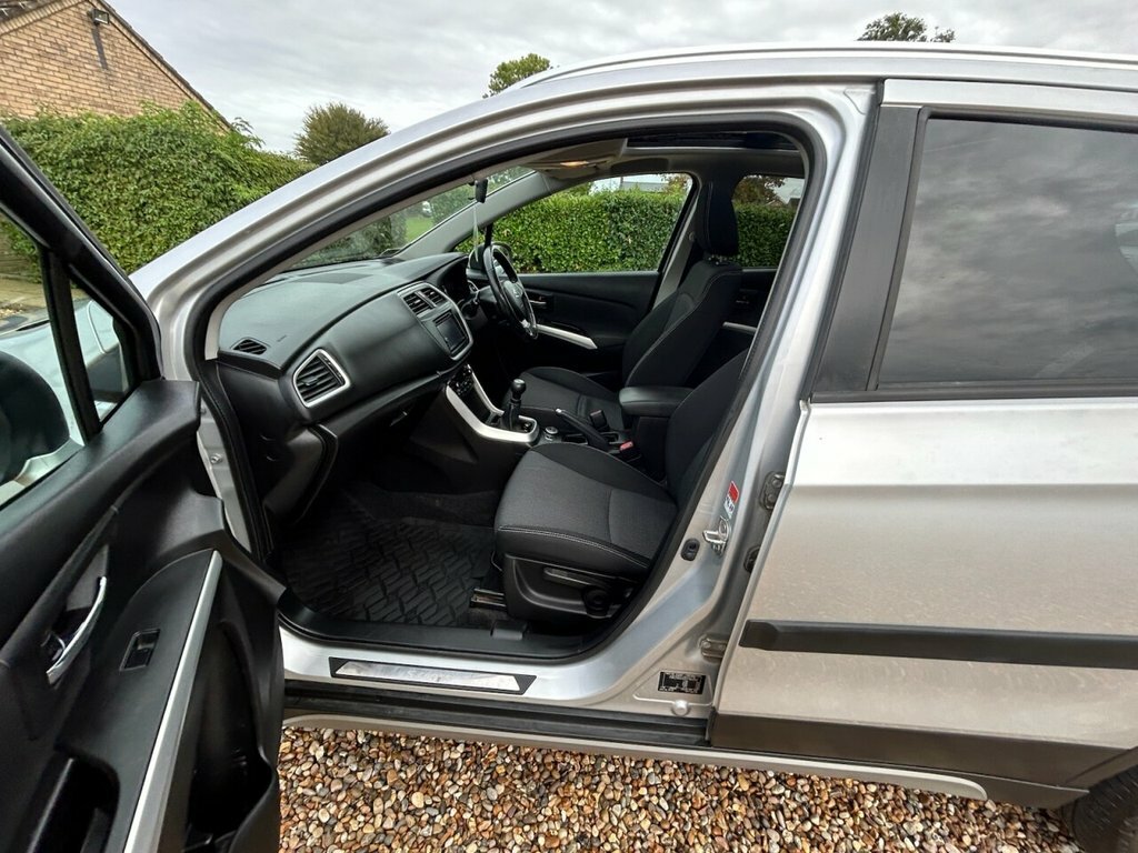 Suzuki SX4 S Cross Hatchback Silver #44