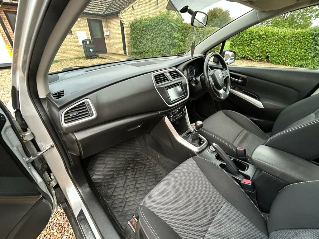 Suzuki SX4 S Cross Hatchback Silver #40