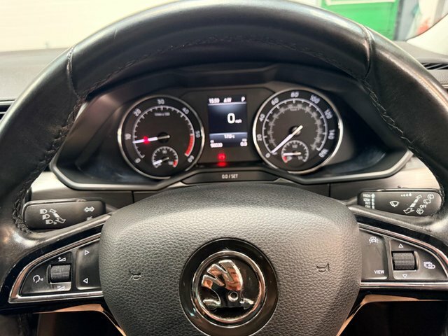 Skoda Superb 2.0 Tdi Cr Se L Executive White #18