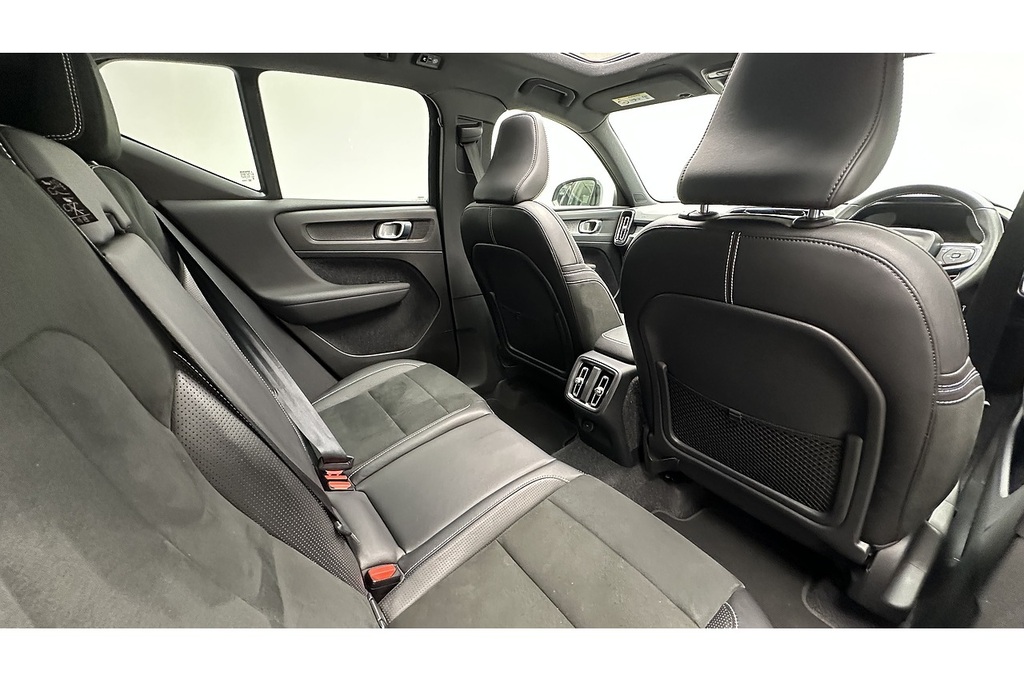 Volvo XC40 R-design Pro D3 White #25