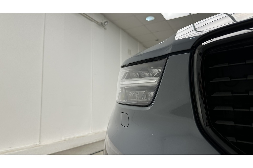 Volvo XC40 R-design Pro D3 White #15
