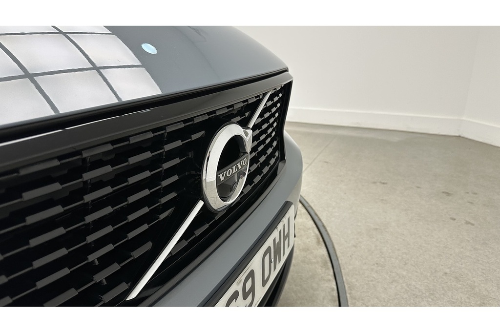 Volvo XC40 R-design Pro D3 White #16