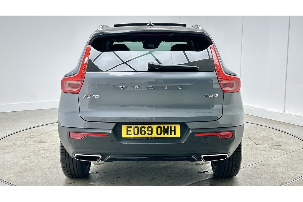 Volvo XC40 R-design Pro D3 White #9