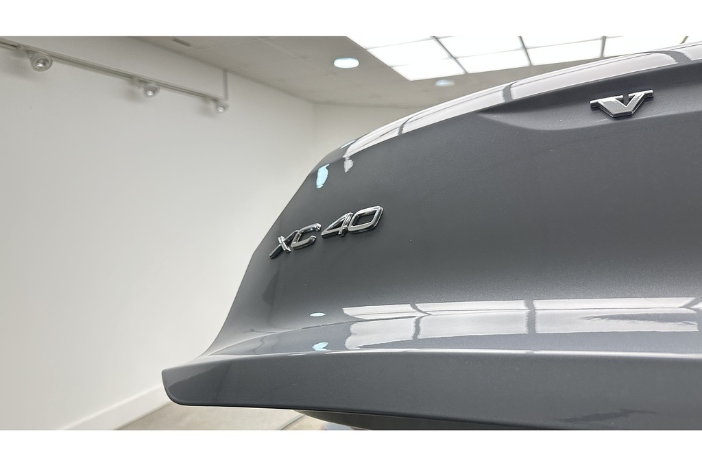 Volvo XC40 R-design Pro D3 White #12