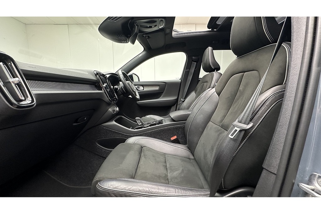 Volvo XC40 R-design Pro D3 White #17