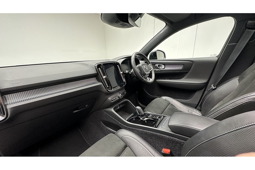 Volvo XC40 R-design Pro D3 White #18