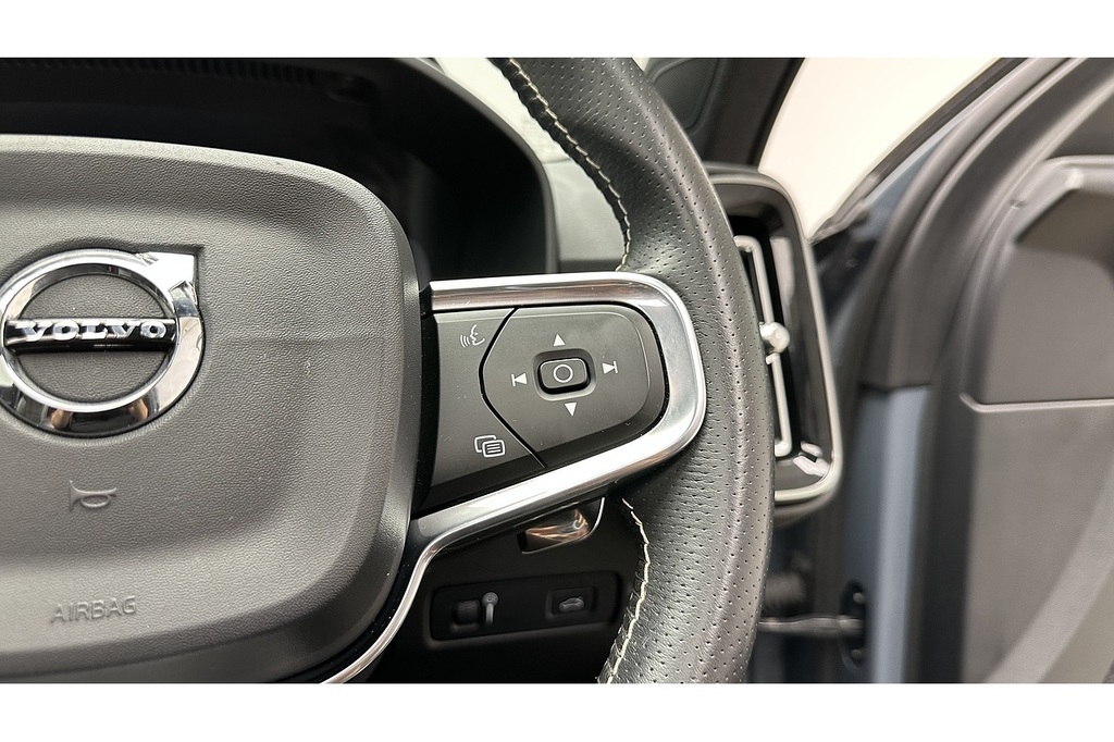 Volvo XC40 R-design Pro D3 White #37