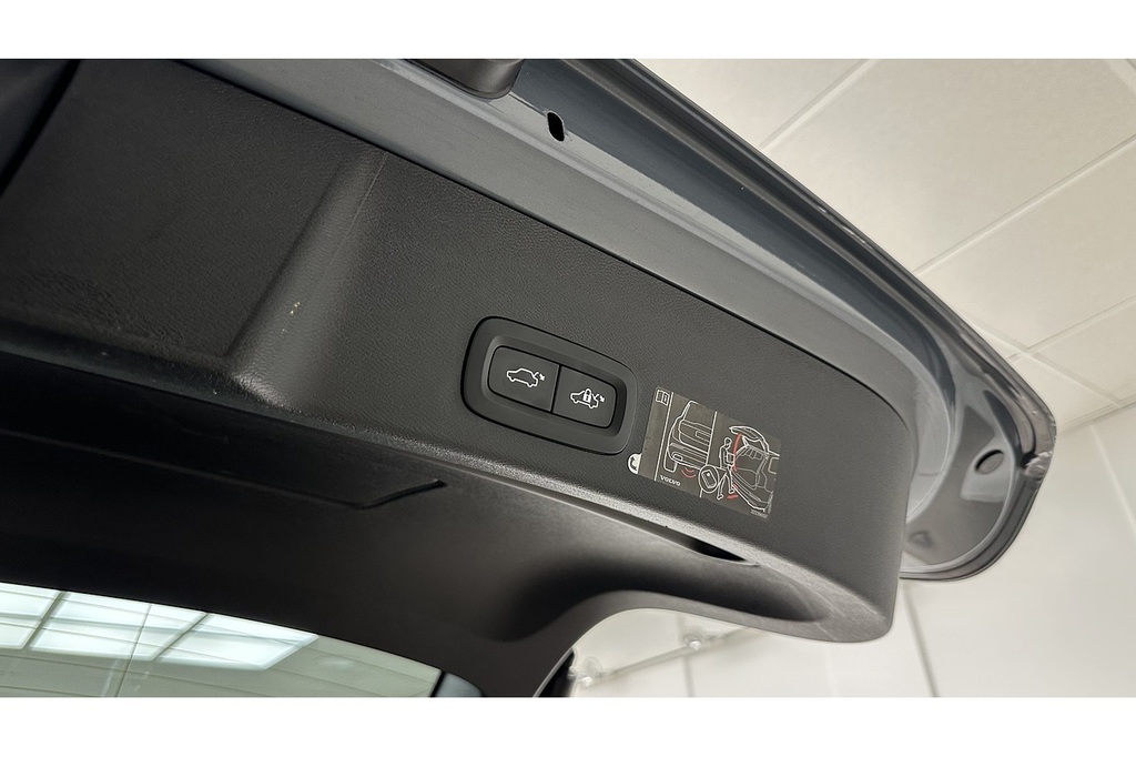 Volvo XC40 R-design Pro D3 White #47
