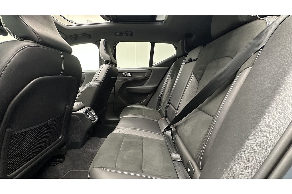 Volvo XC40 R-design Pro D3 White #21