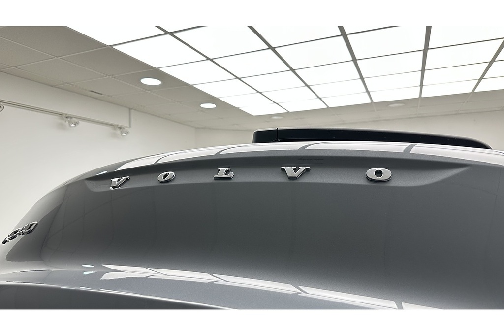 Volvo XC40 R-design Pro D3 White #11