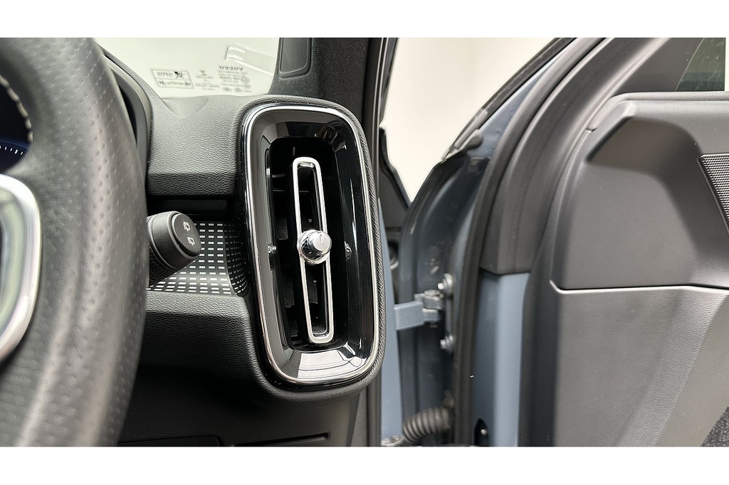 Volvo XC40 R-design Pro D3 White #32