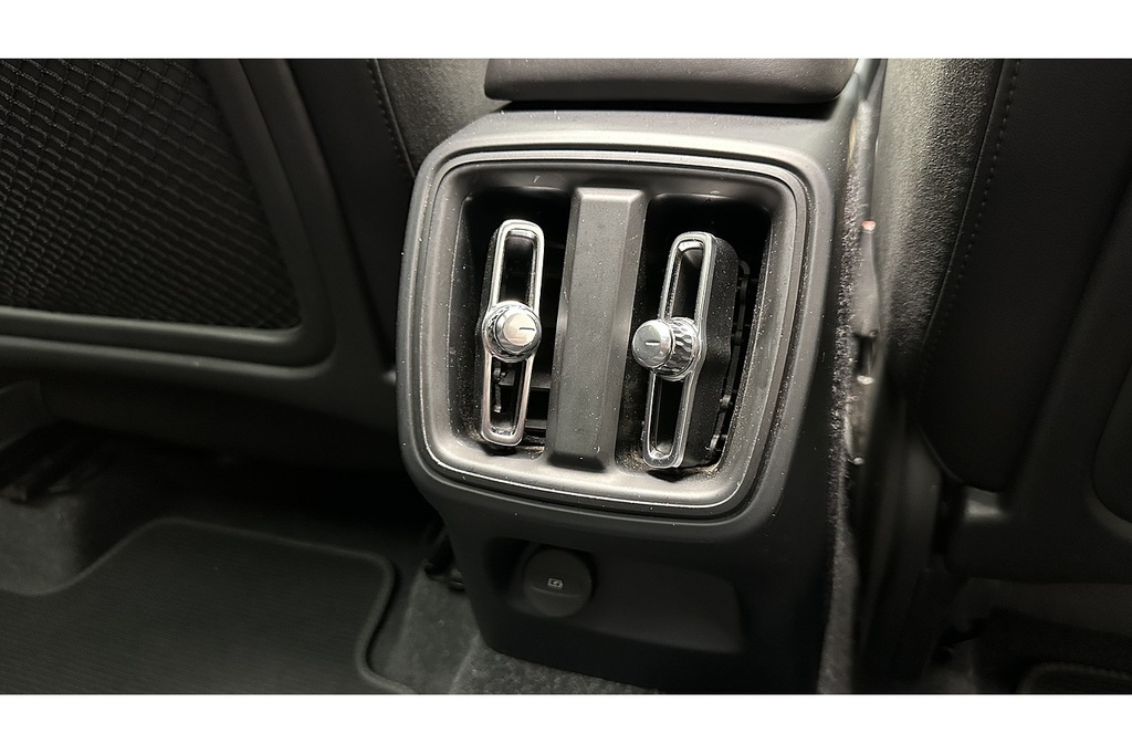 Volvo XC40 R-design Pro D3 White #26