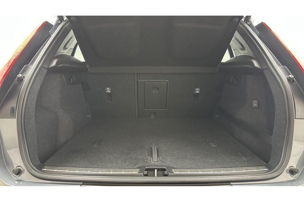 Volvo XC40 R-design Pro D3 White #46